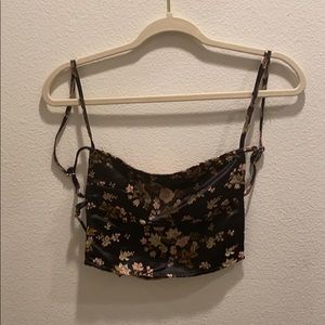 Cute top with Open Back 🤍